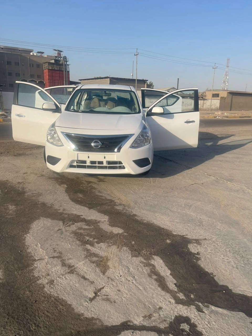 نيسان صني 2023 رقم اربيل ام البليته الزركه سياره مال دبي يجي بيه صبغ +بيه حادث جاملق وبنيد وبيه تعديل بل شاصي 
سياره ماشيه 22 كير محرك حداده  كفاله طخم تاير سياره رقم اربيل ابسم شركه تريد تحويل تريد وكاله سعره 98 وبيه مجال مكانه بصره حي الصدقاء ***********
