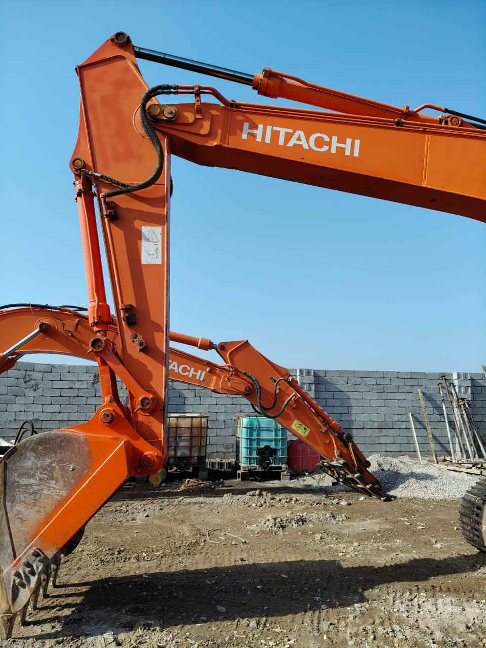 سلام عليكم زت ثري لبيع 210H موديل 2010 مكفولة رقم واسط بسمي ***********
