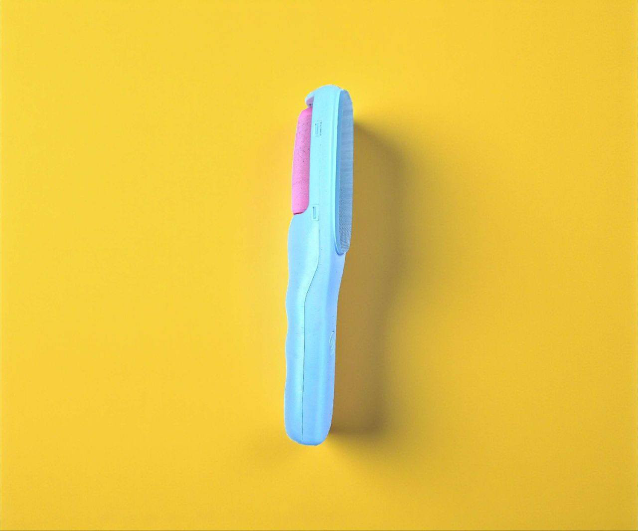 🦶✨ ودّعي الجلد الخشن والتشققات بكل سهولة! ✨🦶
مقشّر قدم كهربائي يعيد لقدمك النعومة خلال دقائق بدون تعب 👌
✔️ سرعتان للتقشير تناسب من الخفيف إلى القاسي
✔️ رأس دوّار قوي يزيل الجلد الميت بدون ألم
✔️ بطارية قابلة للشحن لاستخدام مريح بأي وقت وأي مكان 🔋
✔️ حجم خفيف وعملي مناسب للسفر والاستخدام اليومي
💗 احصلي على قدم ناعمة ومظهر أنيق بثواني فقط
✨ اختصار الوقت – اختصار الجهد – نعومة مضمونة ✨
💰 السعر: 15,000 د.ع
🚚 توصيل مجاني لكل العراق
للتواصل والطلب:
📱 واتساب: ***********
📨 تليگرام: @Bzati
📢 القناة: https://t.me/Bazi3ti
