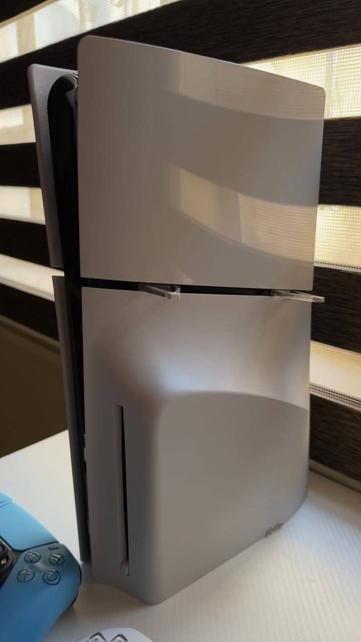 السلام عليكم
Ps5 slim digital للبيع(بيه مدخل اقراص)

✅ البلي اخو الجديد مستعمل اقل الشهر
✅ نظيف جدًا وخالي من المشاكل
✅ وياه يدتين أصليات DualSense
✅ وياه لعبتين:

🎮 Resident Evil 2 (RE2)
🎮 The Last of Us

📦 المحتويات كاملة مع الجهاز

الجهاز استخدام خفيف جدًا وحالته ممتازة،

💰 السعر: ٩٥٠ الف 
للاستفسار اكثر مراسلة الصفحة او الاتصال على الرقم :
***********
