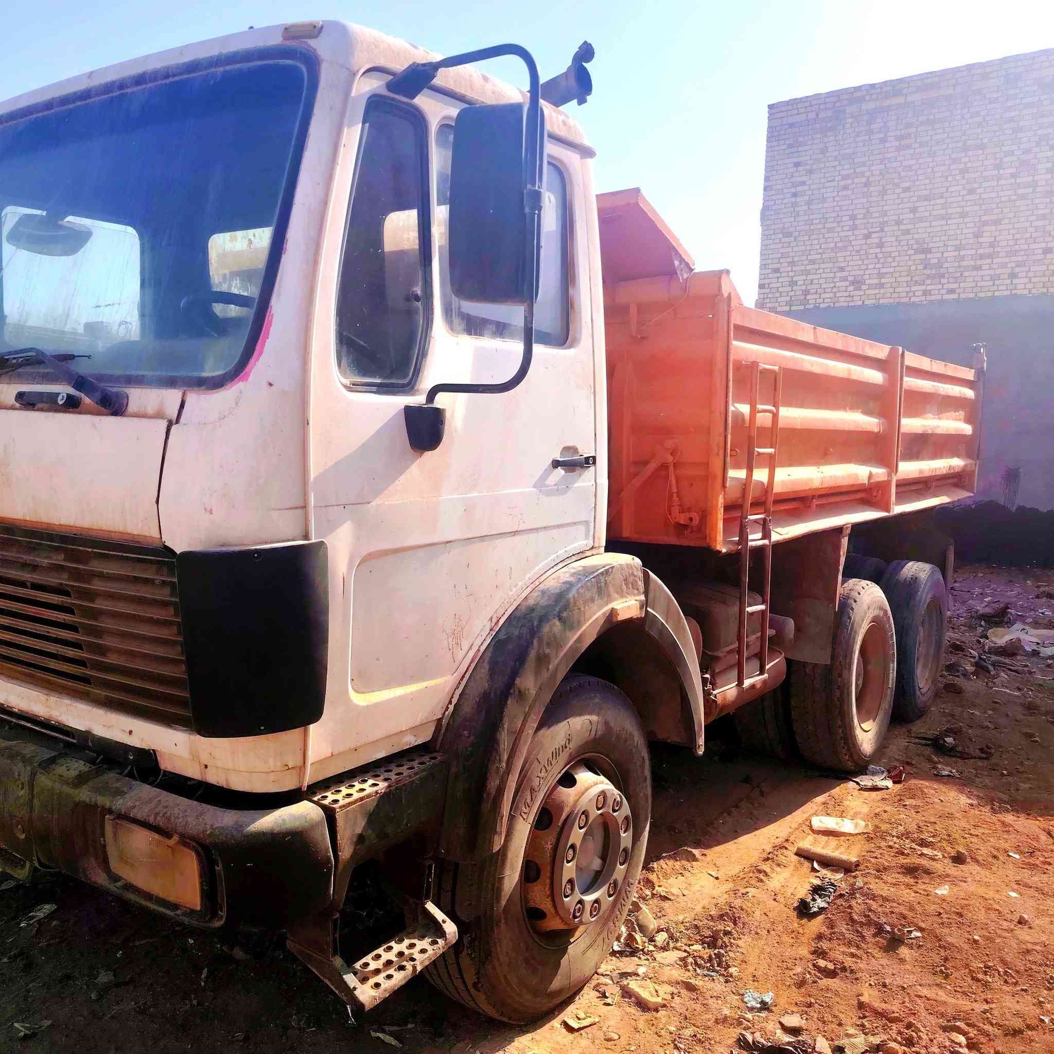 سلام عليكم البي للبيع فرنسي شاصي 90  مكينه 8 محسن كير 90  نص جيف شاصي مكفول رقم انشائيه  السعر 160 الاستفسار ***********
