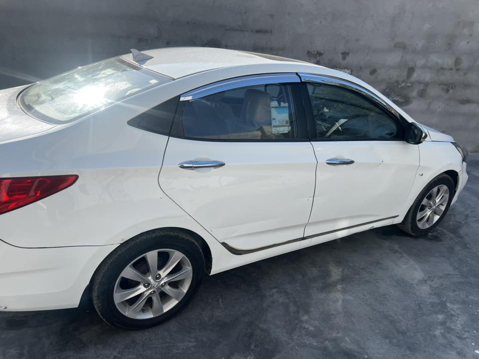 اكسنت 2011 حداديه مكفوله فتحته سقف دبل قطره محرك ١٦٠٠ بيها رصعات ملاحضات السعر ٨٥ وبيها مجال للاستفسار الاتصال ***********
