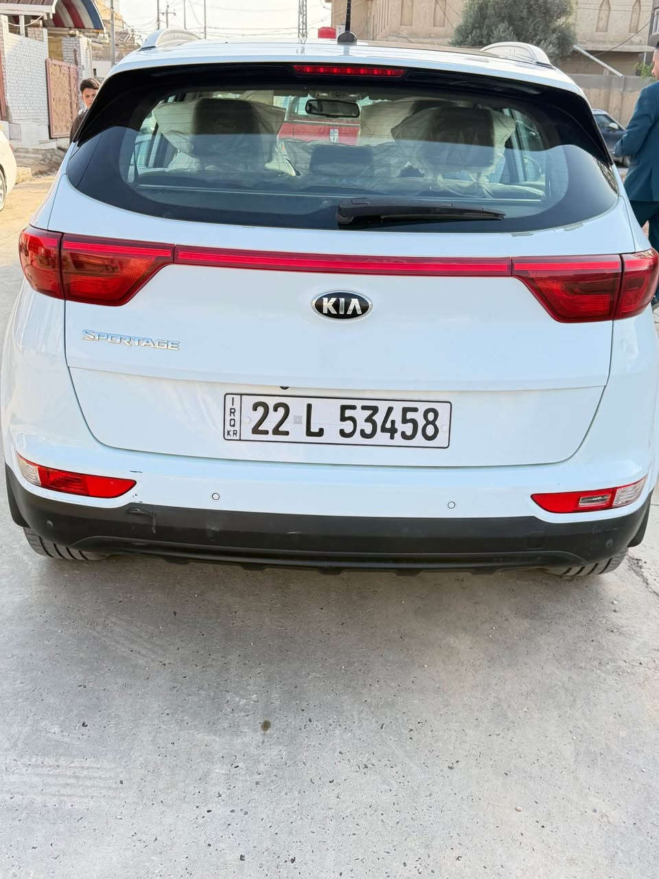 السلام عليكم (للبيع)
كيا سبورتج 2017 خليجي رقم اربيل  سنويه جديده
السيارة نضيفة جداً السعر 180 ورقه السياره كفاله من الصبغ والتبديل فقط بارد قليل مثل ماموضح بالسونار ومكانه بالديوانية مركز المحافظة *********** 
***********
المواصفات 

محرك 2000 دوش
كير محرك كفالة مامفتوح
بنراما فتحتين
قطعتين تبريد
تحكمات ستيرن
كامرة
حساسات امامي + خلفي 
كشنات جلد 
انضمة قيادة 3
ويل حجم 19
اشاير بل مري 
مرايات شفط
اشارت ترحيب 
زراك لايت بلادي 
حداديه امامي وخلفي جديد 
سياره كل نقص مابيه ديوانية, القادسية
