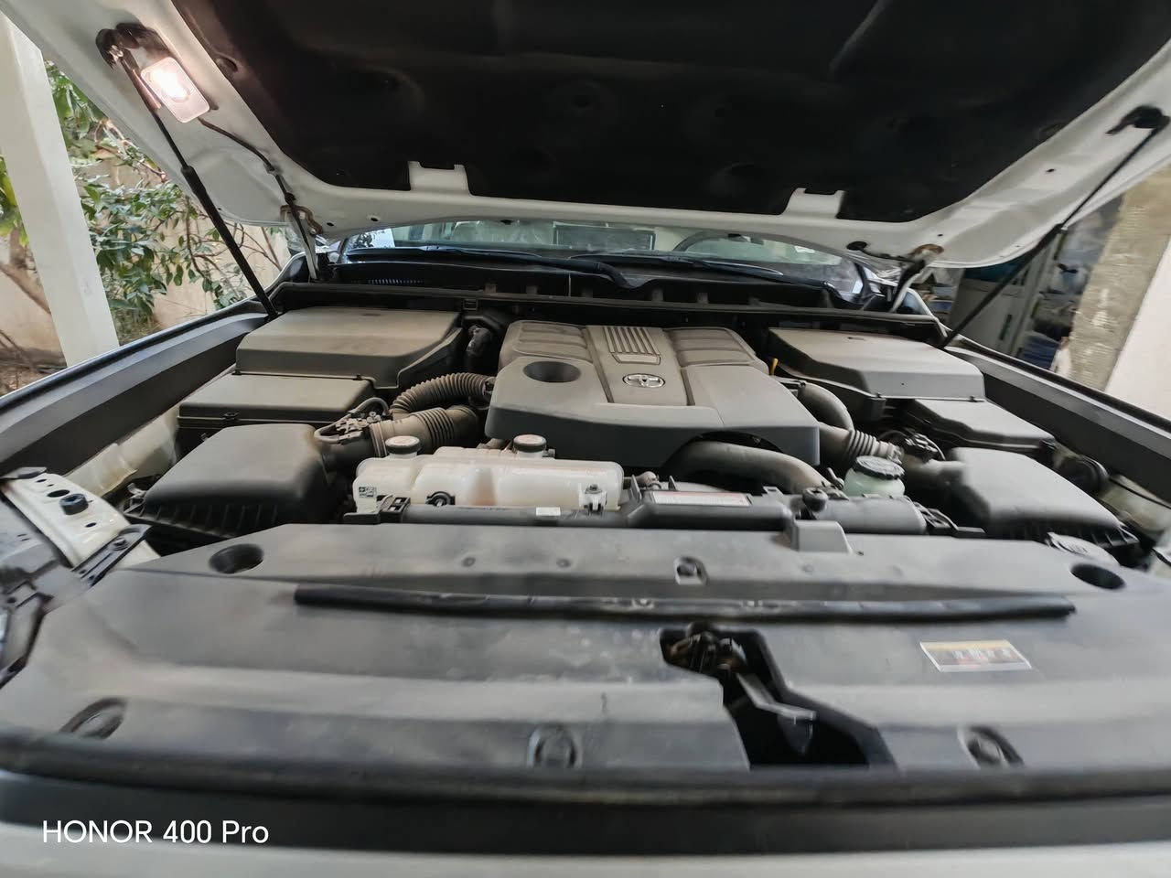 سلام عليكم ورحمة الله وبركاته  
سيارة تويوتا لاندكروز ( ساز) 
موديل 2024 ماشية 1000 أو اقل 
سيارة نضيفة تخم تاير 
تبريد 3 قطع تفءة 
محرك 6 توربو 
لون أبيض 
للاستفسار رقم ***********
