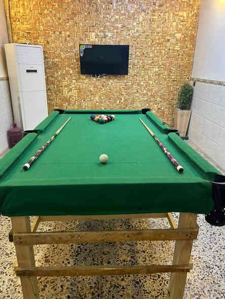 السلام عليكم بليارد للبيع طول 220  والعرض 150 البليارد عمل يدوي الكيوبات عدد2+8 جوك ويه البليارد مكان بغداد حي أور السعر 270 الف  نهايته 250 الف قفل  الرقم: ***********
