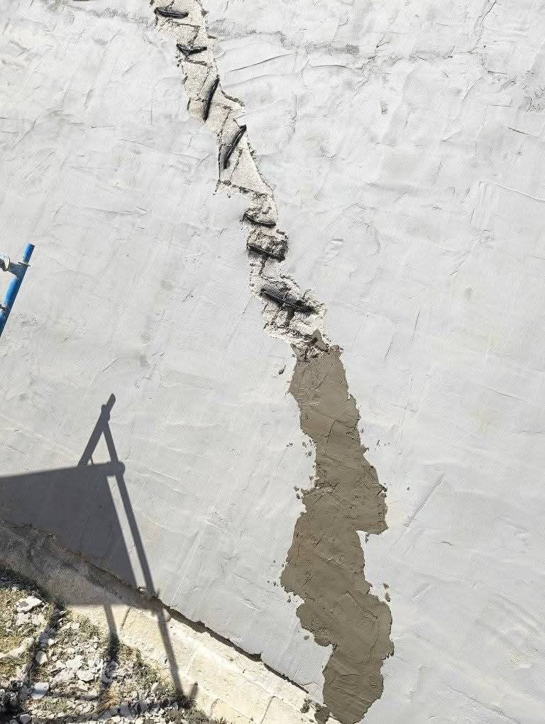 الي يحتاج هداد تفليش تصعيد مواد البناء رمل سمنت ابلوك قشط جدران رفع إنفاذ تنضيف بيوت قلع ارضيات تنظيف حدايق صب ارضيات تصفيط اساس اي شغل نشتغل كلو أسعار مناسبه عندي كادر كامل ***********////***********
