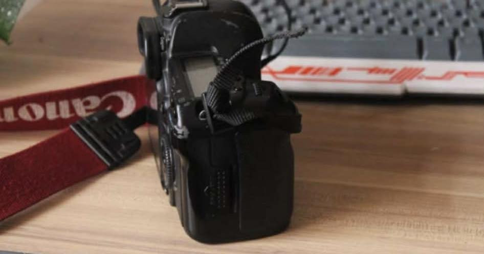 Canon 5D mark 2 فول فريم وياها بطارية وشاحن 500 الف


**إذا كنت صاحب هذا الإعلان وتريد حذفه لأي سبب، رجاءا أرسل رسالة إلى الدعم الفني**