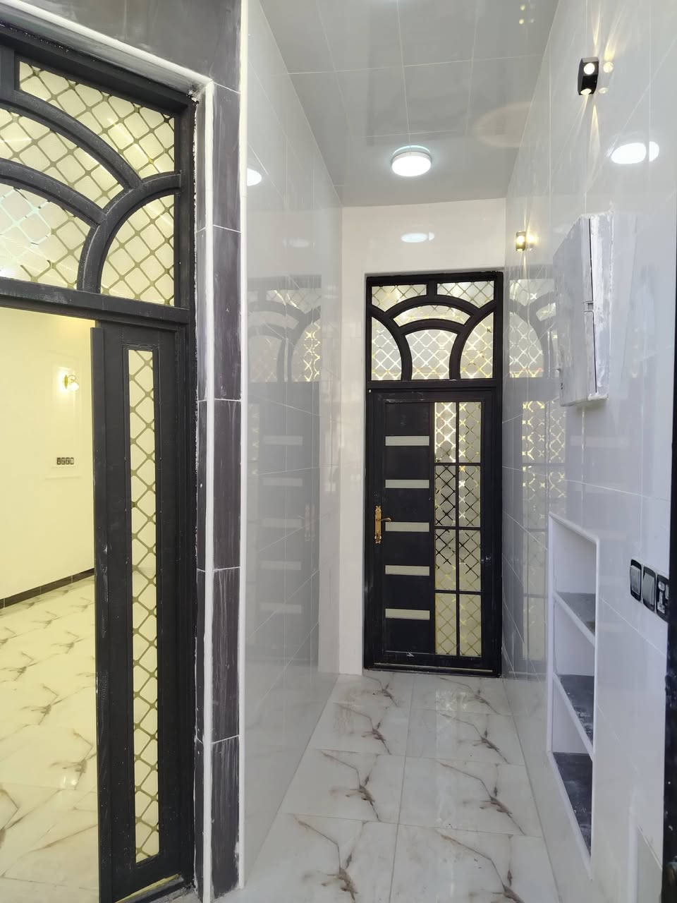 دار للبيع في النجف حي الوفاء قرب شارع هندية وفاء / مساحة ١٠٠ متر طابقين جديد ٣ غرف / السعر ١٦٧ وبي مجال / للاستفسار - *********** مكتب الموسوي
