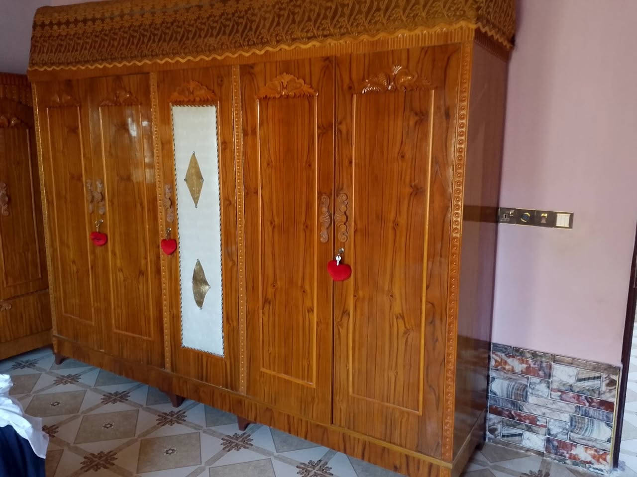 السلام عليكم
غرفة اخشاب للبيع شغل الموصل 

صار سنتين مستخدمه 

المكان اسديره وسطى 

ه‍ ***********
