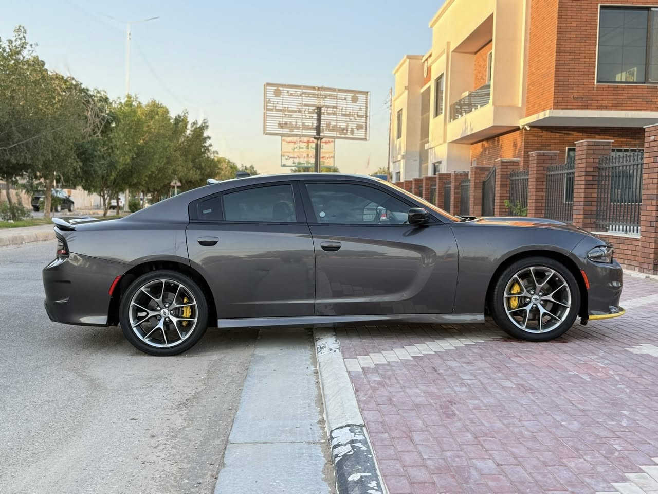 السلام عليكم
للبيع دوج جارجر GT موديل 23 مكينه 6 سلندر  3600 رقم بغداد مميز تحويل مباشر حادثهة ربع جاملغ فقط بجم مكفول دواخل مكفولات مواصفات شاشه جبيره كامره دواره كشنات تدفئه سماعات الباين تشغيل عن بعد حساسات خلفيه كشنات حظن ومعروفه بعد مواصفات الجيتي السياره بجمهة كبس ماملعوب بي والسياره مابيهة نقص نهائي للاستفسار *********** مكان السياره كربلاء السعر 240$ وبيهة مجال حك الجيه السياره حيل جديده وصبغ فقط الجاملغ الشراي يخابر وبالخدمه،
