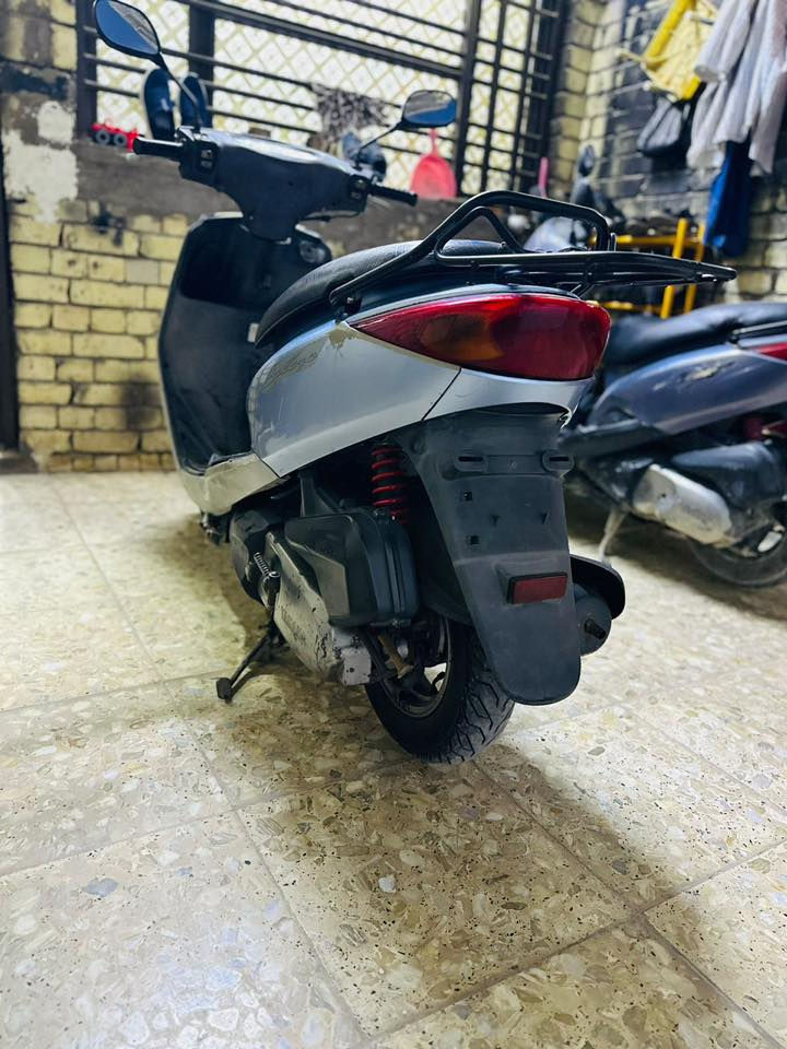 بريز كابريتر  
دواجه لوك اخت الرمبه 
اي نقص ما بيه جديده دراجه حلوه بعد انته تجي تكلب وتطلع 
للبيع سعر 750 عنوان بغداد البلديات 
الرقم ***********
