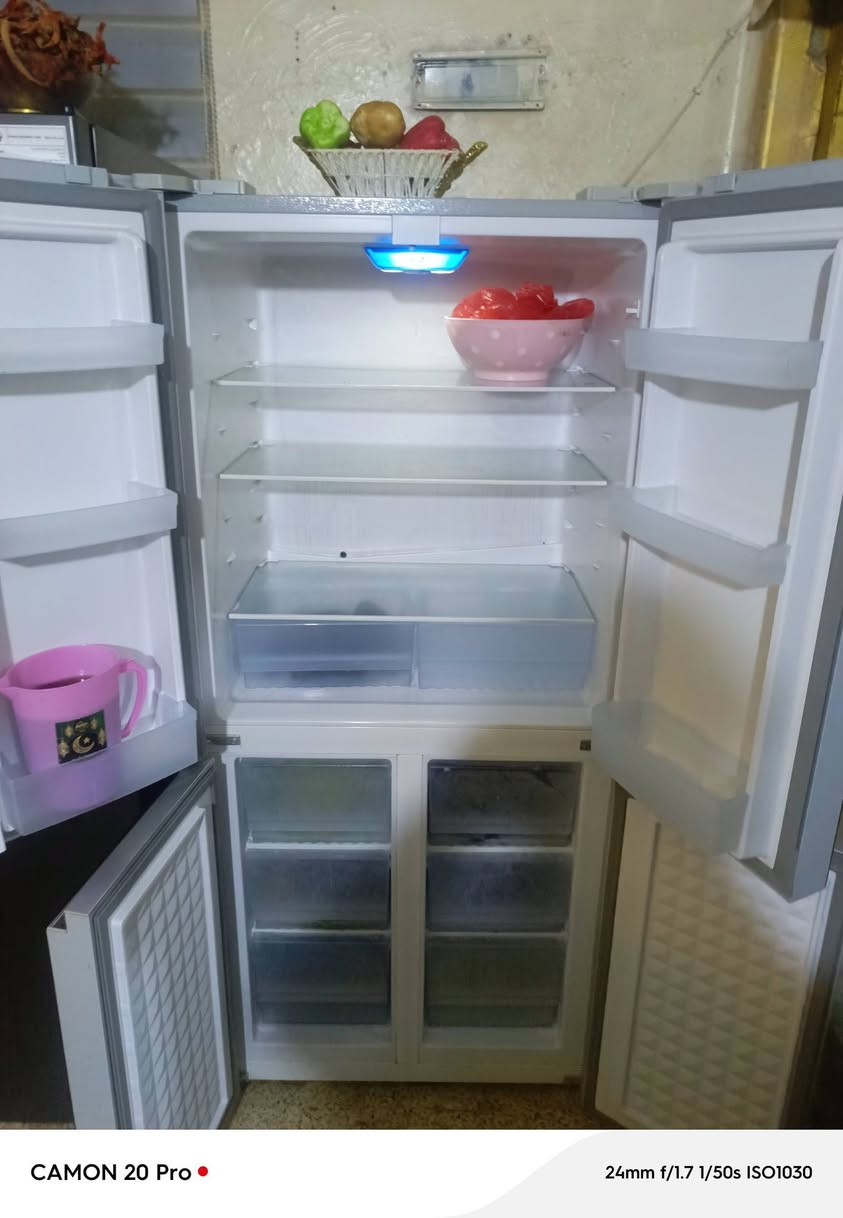 السلام عليكم ثلاجة اربع ابواب من ماركة  أوكما والله قبل شهر من اشتريناها ب800الف وهذا سعرها روحو عاملو عليها ونضيفه مابيها اي خياس  اي شخط بيها فلوسك ترجع سبب البيع عندنه غيرها وقليل نستعملها حرامات نبقيها سعر 500وبيها مجال  رقم تليفوني***********
