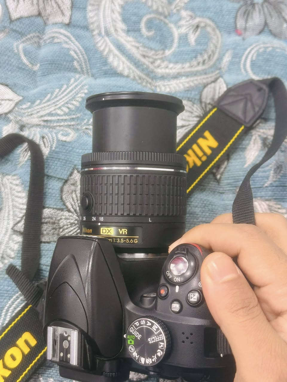 للبيع كامره نيكون 3300 نضافه شوفت عينك نضافه 90‎%‎ مع جميع ملحقاته السعر ب250 وبيه مجال @إشارة#
متواجد ع ماسنجر ورقم ***********
