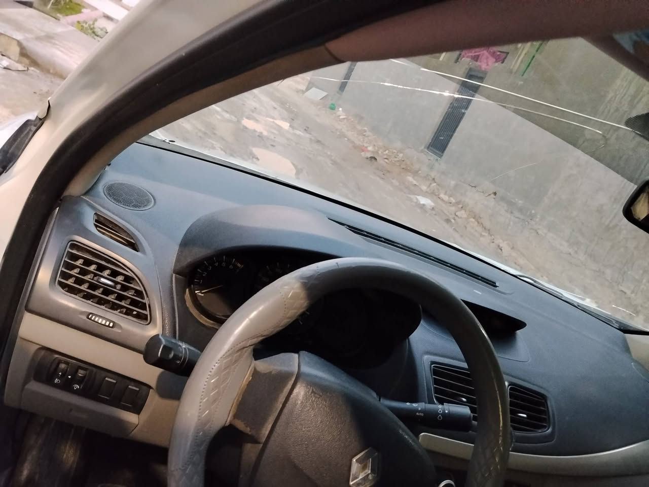 السلام عليكم 
موديل ١٢ رقم كربلاء المالك من الحله 
بيها نواقص بسيطه بسبب عدم التفرغ ما سويتهن 
كير جيد مكينه جديده 
مكان السياره حله حي الزهراء 
السعر ٦٣ بيها مجال بسيط 
غير متواجد على الفيس ***********
