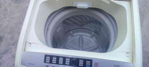 سلام عليكم غسالة نضيفة للبيع فقط مجفف كلشي شغال ***********مكان.. كوت
