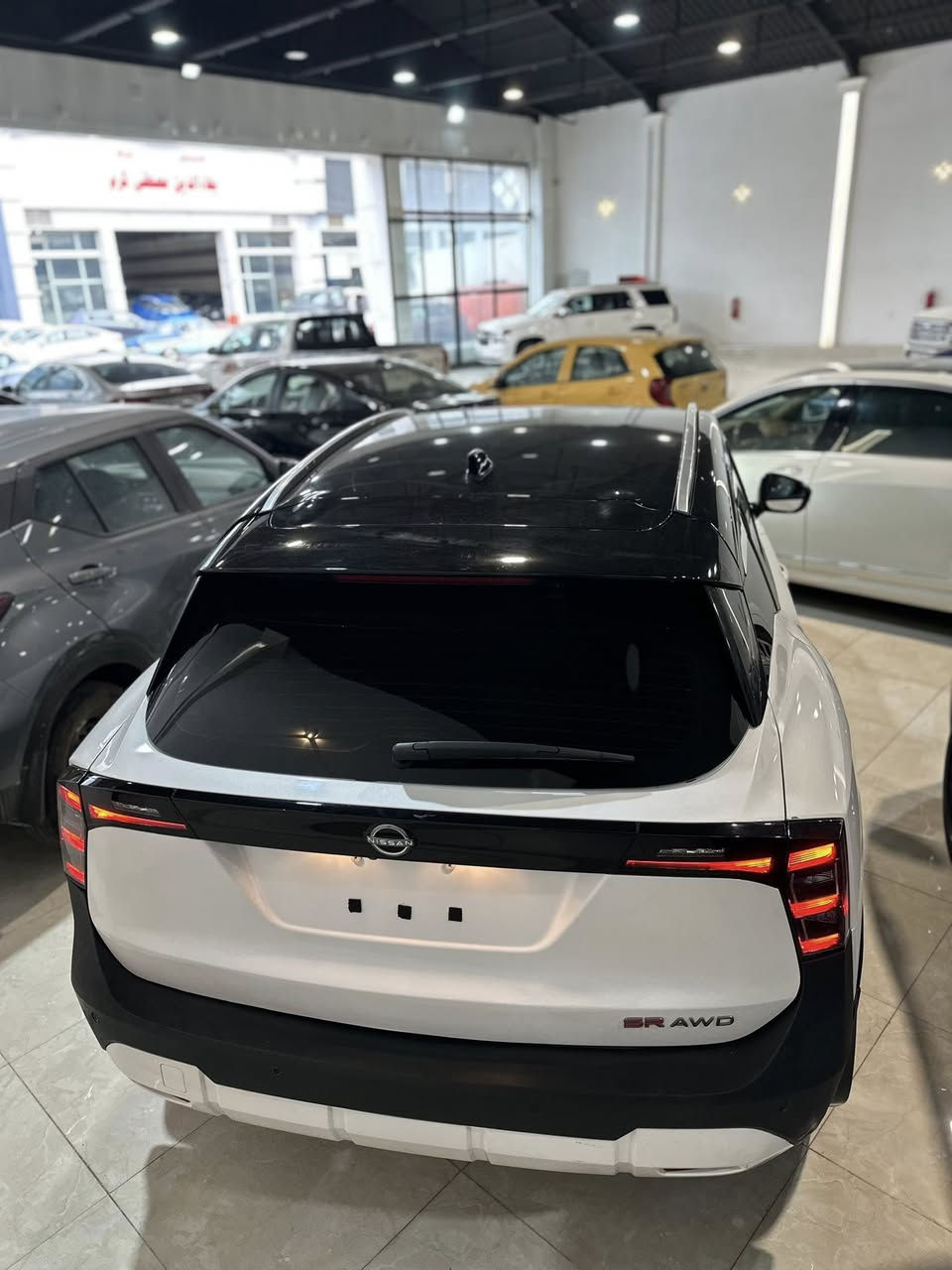 نيسان كيكس شكل نوي 2025 سپي و سه قف ره ش بيلادى رويشتنى 5000ميل فوول مواسفات SR-AWD پيش و پشت كه پس بي صبوغ و بي ايرباك ناونيشان هه ولير ***********
