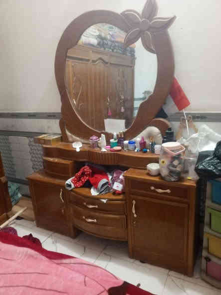 غرفه للبيع نضيفه السعر 700 وبيه مجال 
*********** وبي وتساب الشراي يتفضل
