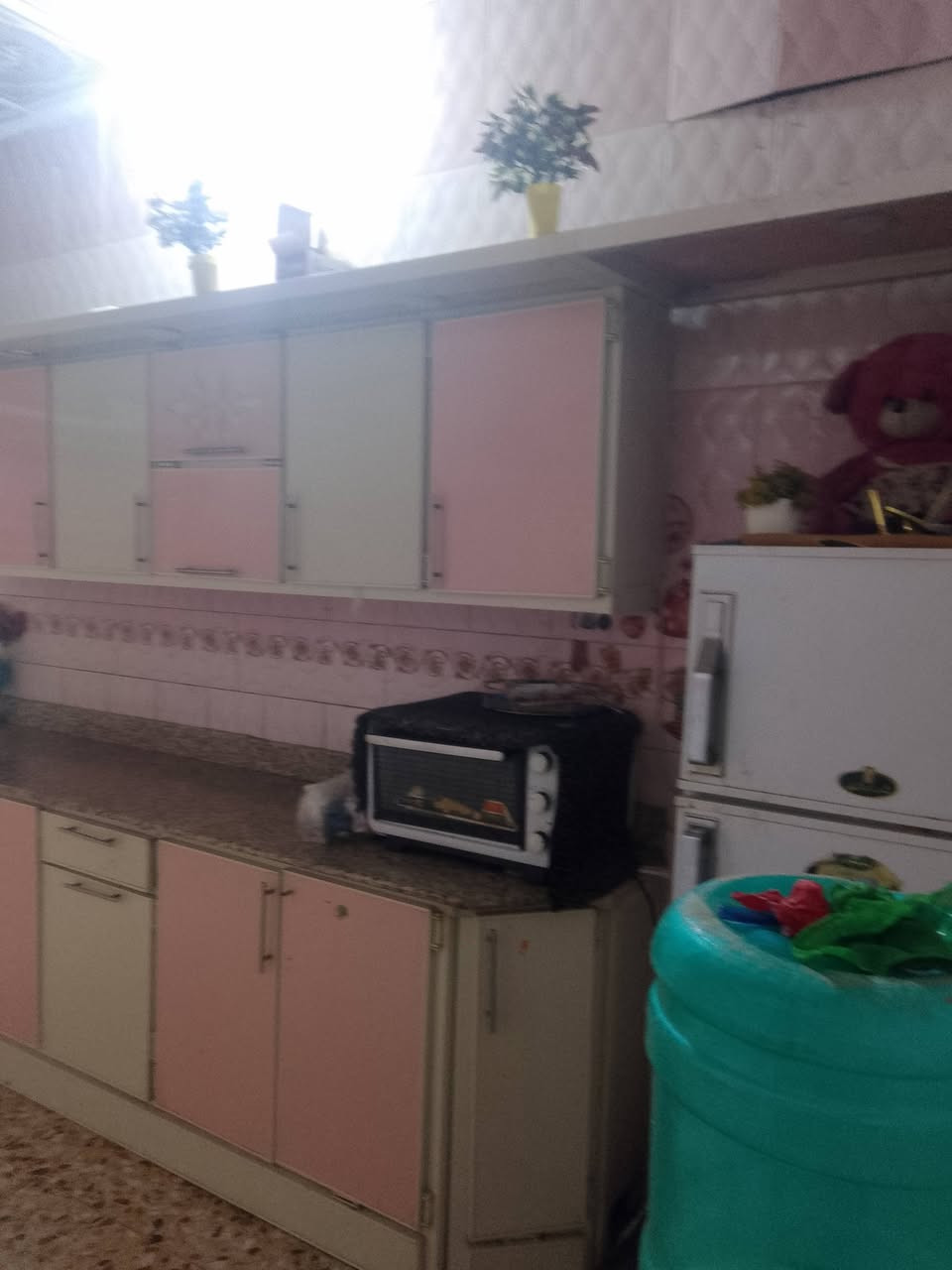 دار للبيع المساحه 190 متر متكون من غرفتين وكنيدور واستقبال ومطبخ وصحيات خارجيه لبيت كامل اي نقص مابي العنوان الباشليه قرب مولدة ليث الاستفسار ***********
