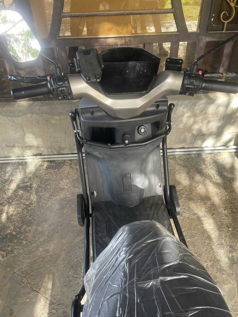 السلام عليكم دراجه شحن للبيع فول تحكمات
مثت سرعه

تشغيل عن بعد وعلى الكارت

بصمات عدد ٢

سويج عدد ٢

كارت عدد ٢ 

مساحه صندوق كبيره 

صندوق خلفي 

سماعه بلوتوث 

سرعه 80 وأكثر من 80

كير اربع نمر 

بطاريات جديده مستخدمه شهر واحد فقط 

السعر #950 وبيها مجال بسيط 

عنوان بغداد ابو غريب حميد شعبان

للأستفسار اتصل ع ***********
