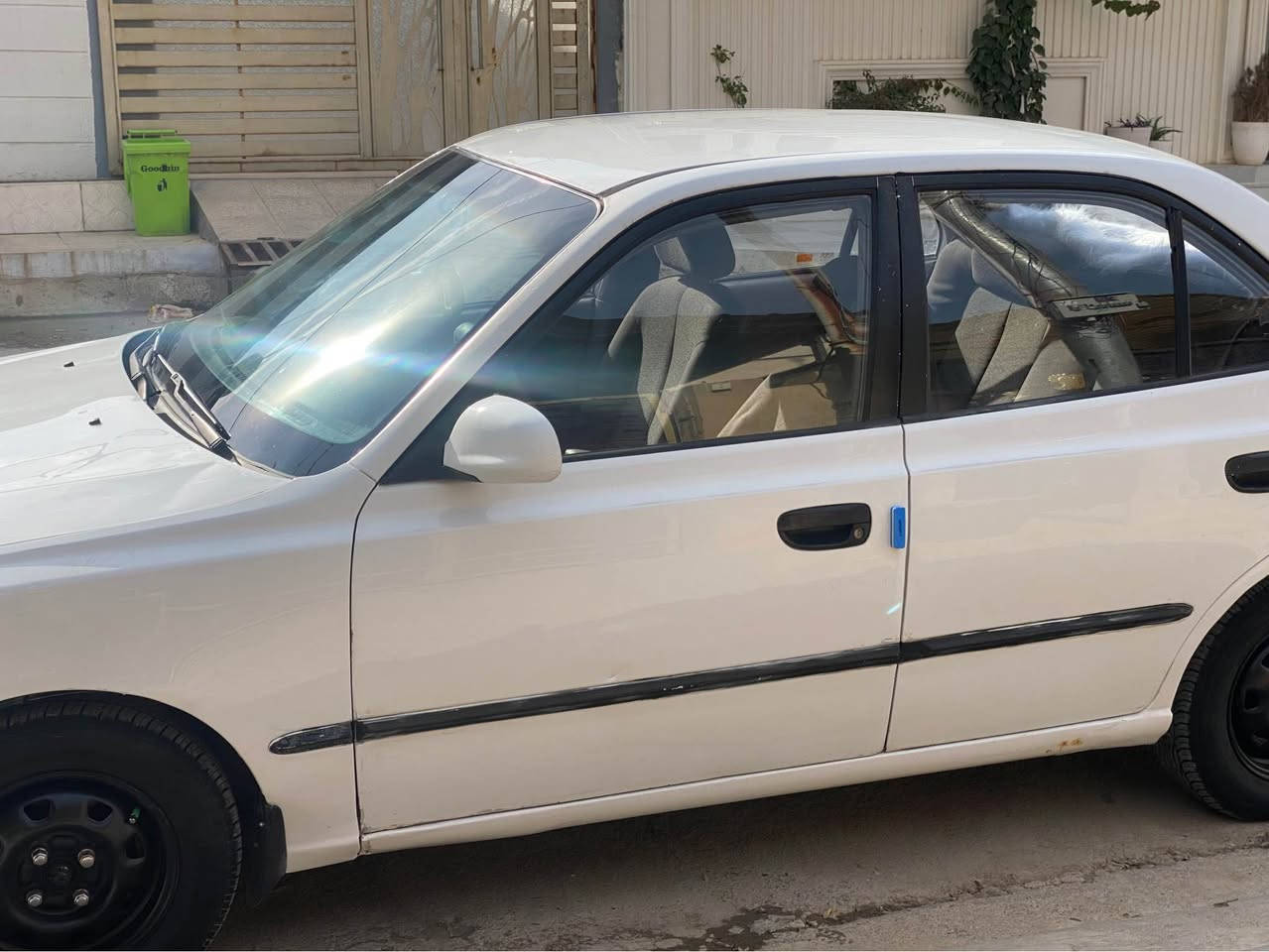 سلام عليكم 
اكسنت فيرنا موديل 2003 مشروع وطني 
تبريد تدفئة كهربائيات كير مكينة شرط 

بيهة اشويه صبغ بدون حادث قوي 
سعر 55 مجال بسيط بي 
مكان كركوك
*********** كركوك, العراق
