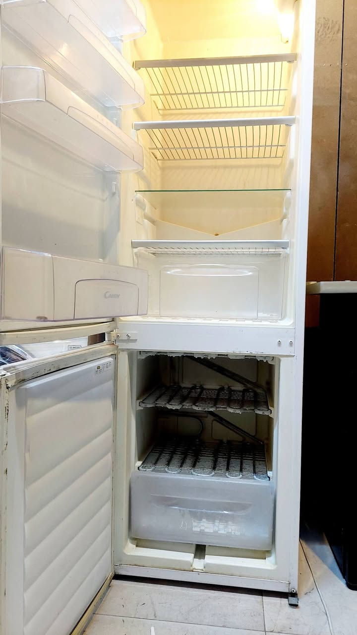 السلام عليكم ورحمة الله وبركاته موجود ثلاجة +مجمدة العنوان هفلان السعر ٢٠٠الف وفيها مجال للإستفسار وتساب فيبر ***********
