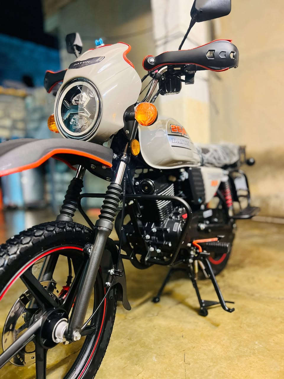 السلام عليكم دايون جبلي 2026 صارلو 15 يوم من اخذتو بعد زيرو ما ماشي قليل مابي اي عيب بعد كارتون شركه فول السعر 1475 يعني سعرو مليون و 475
ملاحضه مهمه ‼️ الدراجه ما مسجله فقط بيها منفيس مال شركه 
***********
مكان الحويجه دخل
