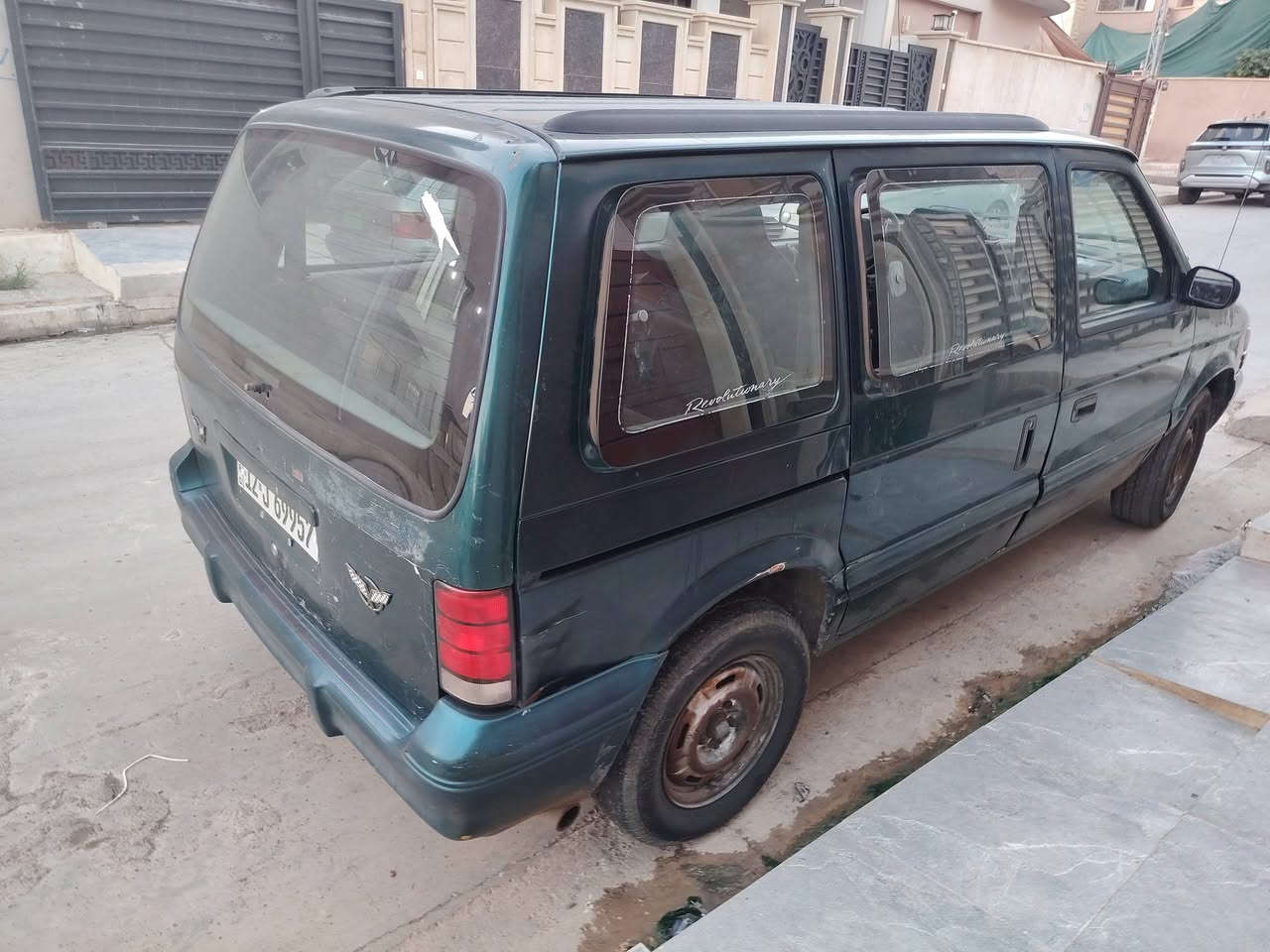السلام عليكم
كلايزر للبيع
موديل 94
تبريد كمبريسر فقط حتا غاز بيها
كير تومتيك محرك 6 باجيرو
طخم وره كدام كلو جديد
دبلات 4جديد
مسجل 4سمعات
نينوئ انكليزي بسمي
تحويل وكابون بيها اكتروني
مكاني موصل  
السعر 35وبيها مجال
للاستفسار ***********
***********
