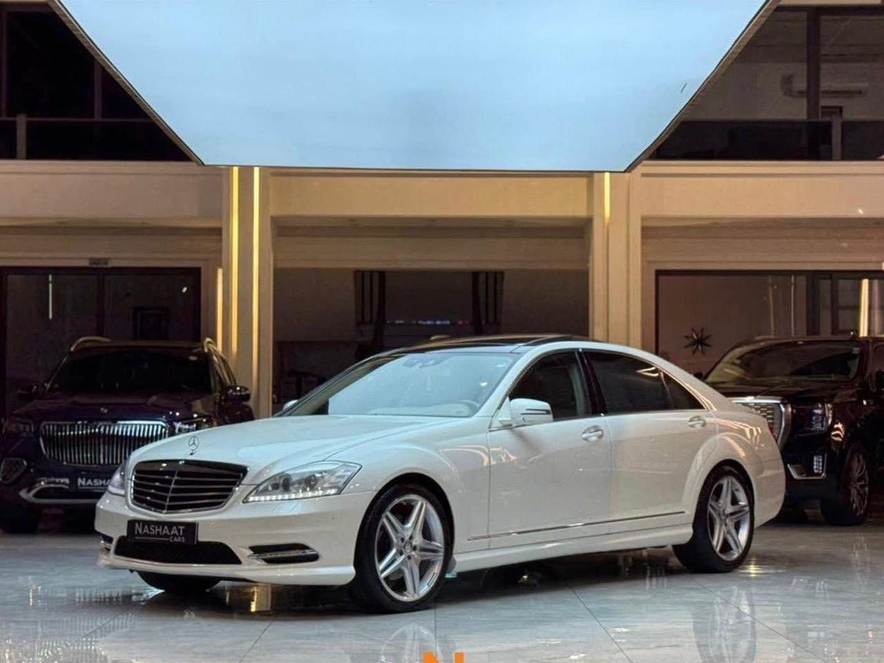 للبيع مرسيدس بنز S350 موديل 2013 - AMG خليجي  
السعر: 265 ورقة - قابل للتفاوض للجاد

المواصفات:
 •  باكيج AMG رياضي كامل: صدامات، جنط، عادم رياضي
 •  نظام الرؤية الليلية Night Vision
 •  محرك 3.5 لتر V6 بقوة 306 حصان
 •  گير 7 سرعات أوتوماتيك
 •  ماشية 75,000 ميل فقط
 •  بدون حادث، بدون صبغ
 •  مواصفات خليجي، مكيف تبريد قوي
 •  لون أبيض لؤلؤي، داخلية بيج جلد نظيفة
 •  فتحة سقف، حساسات، كاميرا خلفية، شاشة COMAND
 •  مقاعد جلد كهربائية مع تدفئة وتبريد، بصمة، دخول ذكي
 •  أنوار LED، ونظافة عالية جداً داخل وخارج
مكلف بالنشر … للاستفسار اتصل

+964 781 004 3107
