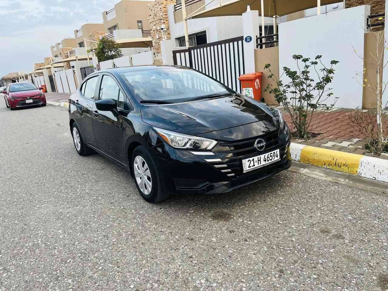 نيسان فيرسا أمريكي
موديل 2023 
مواصفات S 
رقم سليمانية 
بدوان دواخل بدون ايرباك 
صندوق صبغ فقط الباقي مكفول بچم كبس .
 . ***********
