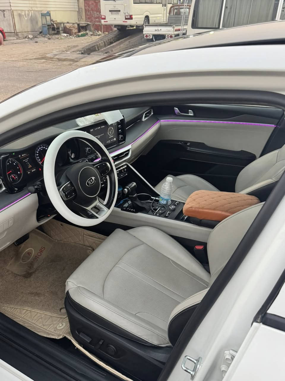 ‏ K5 خليجي موديل 21
‏فول مواصفات كفالة عامة من الضرب أو الصبغ التبديل ما عدا بارد بداير الخلفي أربيل باسم شركة سنوية بشهر الخامس تخلص مكان السيارة البصرة
‏السعر 200
‏ *********** ￼
