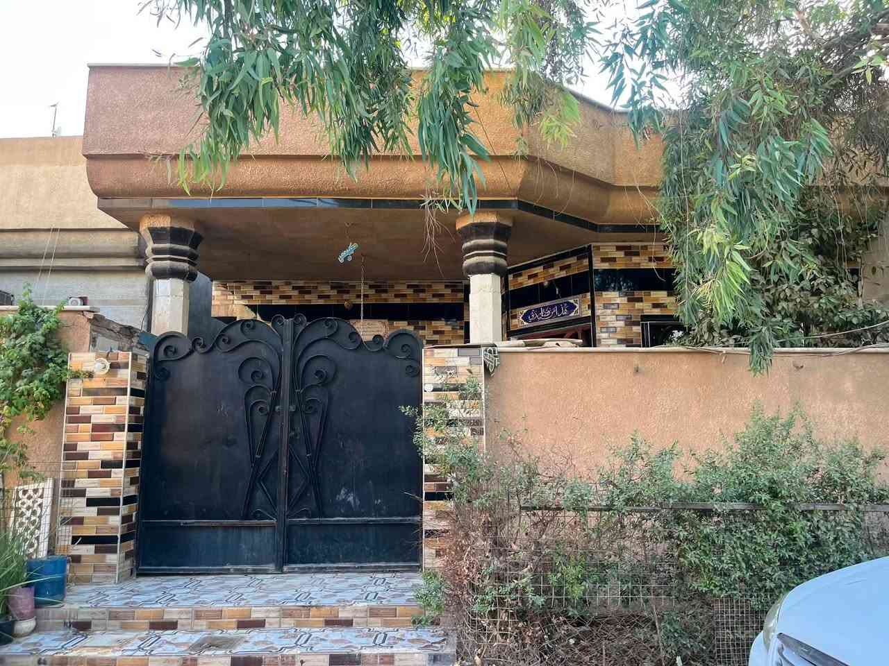 للبيع دار طابقين سند زراعي 

المساحة ٢٠٠ متر

السعر ١١٠ مليون وبي مجال 

الموقع - حي الامير الزراعي - خلف الصيدليه الاولى - قرب دار احمد الشيخ البلداوي 

يحتوي على 

١- طابقين ٤ غرف نوم 

٢- صاله مفتوحه 
٣- استقبال 
٤- مطبخ 
٥- صحيات داخلية وخارجية 
٦- كراج 
٧- حديقة 
٨- سيراميك جداري وارضي 

للاستفسار اتصل على *********** - ***********
