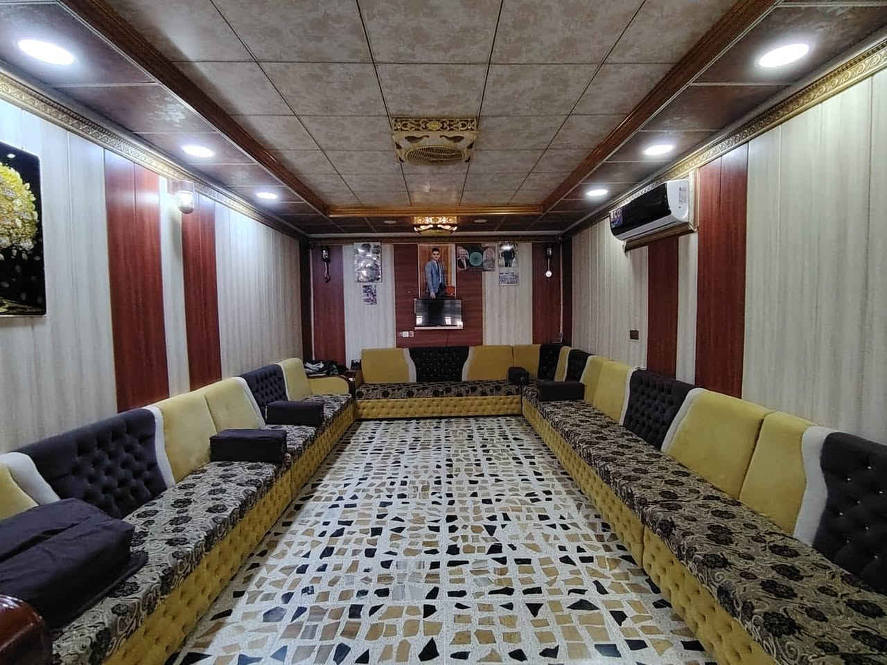 دار للبيع
القادسيه شارع ابو عقرب 

المساحه 300 متر
وجه 10 متر ونزال 30 متر
رقم العقار / 15831

بناء حديث
البيت صدر طير 
اتجاه البيت شروق الشمس
طابقين 
غرف نوم 4 
استقبال مطبخ
مجاميع صحيه  عدد 2
كراج حلو كما موضح 
شارع الكدام البيت 15 متر
وبسعر مناسب 
160 مليون

للاستفسار الاتصال

‭***********‬

