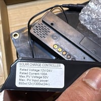 لوح شمسي • منظم شحن ١٠٠أمبير • محول طاقة
