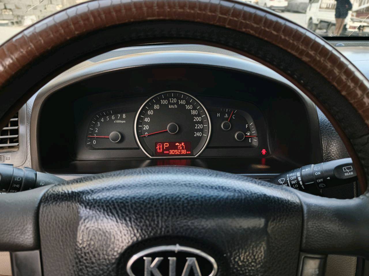 للبيع موهافي خليجي ٢٠٠٩  مكفولة من الضربه بيها فقط دعامية امامية صبغ  وباب السايق بارد موضحه في الصور والفيديو  بدون معجون ولا صبغ فقط تكحيلات

محرك 3800 المرغوب  ومحرك وكير واكسل مكفول والتبريد ثلج والتدفئة شغاله مواصفاتها 
فور ويل 4x4  
مانع تزحلق وانحدار 
مري الجوانب شفط وتحكم كهرباء  
الجنطة شفط كهربائي
كشن السائق كهرباء 
السعر 118 وبيها مجال عنواني بغداد الكرخ  *********** موجود اتصال واتساب على هذا الرقم