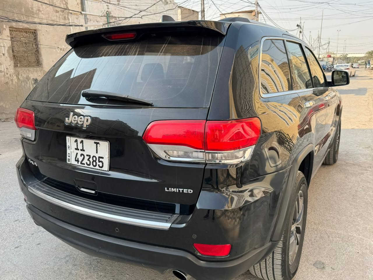 السلام عليكم 
جيب لمتد ٢٠١٧ 
اسود وارد 
السيارة معروفة مواصفات اللمتد
حادثها موضح بالصور مع صبغ قطعتين كلير 
السيارة بدون دواخل بدون شواصي 
استخدام شخصي 
ماشية ١٠٧ 
***********
رقم بغداد مشروع وطني 
السعر ١٨٣
