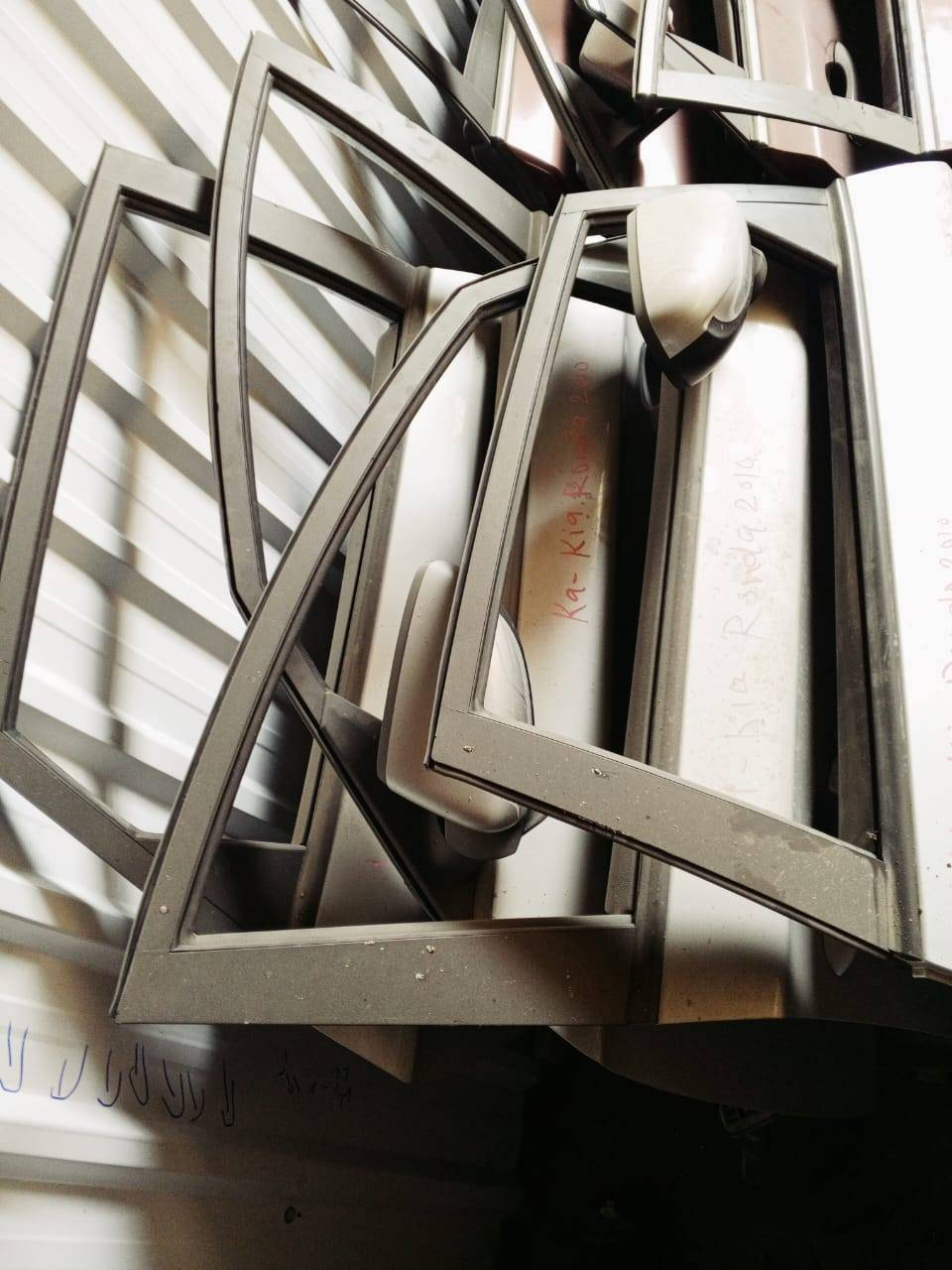 ﺟملة--مفرد‼️
🌹🌹كية رندو 2016 ~~سيارة كاملة ابيع جملة او مفرد 🌹🌹
مثل ما واضح بل صور (سيارة نضيفة ضررها فقط دعامية امامية ‼️)  مكينة GDi
للتواصل ***********
*********** ❗تواصل فقط واتساب متواجد❗
