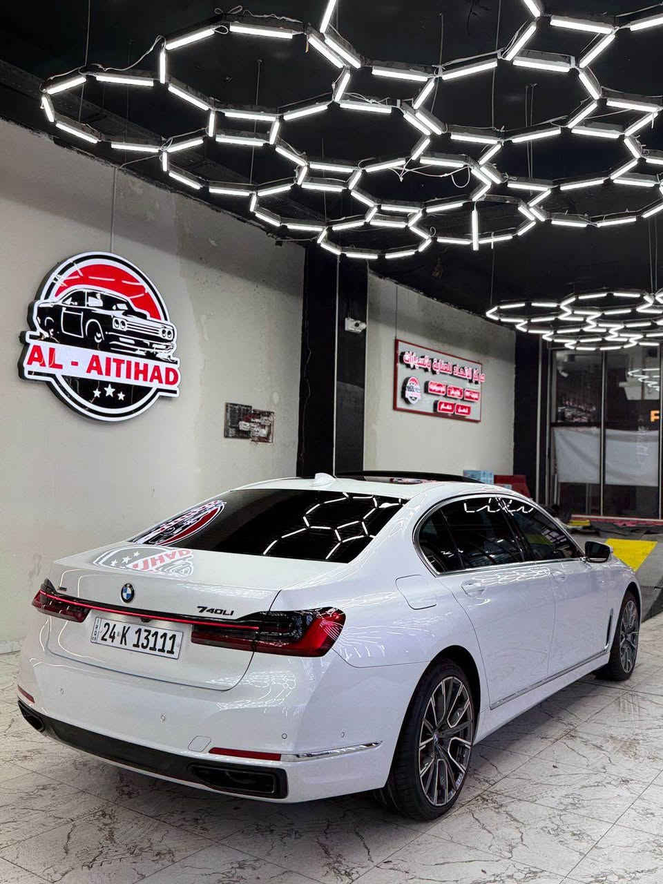 BMW الفئة السابعة (G70)
موديل 2022 
مواصفات فول 
ابواب شفط
كراسي جلد تدفئة وتبريد 
ستيرن هيترات
تبريد مركزي
داتا شو 
اضاءه داخليه LED متغير الالوان
قيادة ذاتيه اثناء الضباب
اوتو بارك
اوتو ستوب
الشاشه الوسطيه تستقبل الاوامر على حركة اليد 
سقف بانوراما قطعتين
الصندوق شفت ويفتح على حركة الرجل 
بردات كهرباء
نظام السياره جكات
رقم مميز 
ماشيه 74 الف ميل لكن السياره جديده جداً
للاستفسار :
***********
*********** بغداد, العراق
