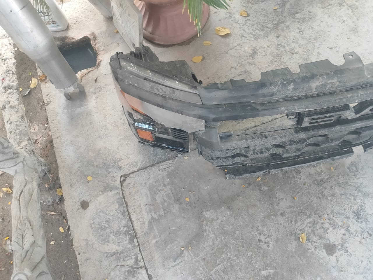 غراض سلفرادو للبيع كلهن للبيع حلل بحك الله وخذهن مكاني حله تلفون
***********  شوف المنشور وتعال كلهن شلع مابيع قسم منهن لا كلهن شلع للبيع حلل وخذ
