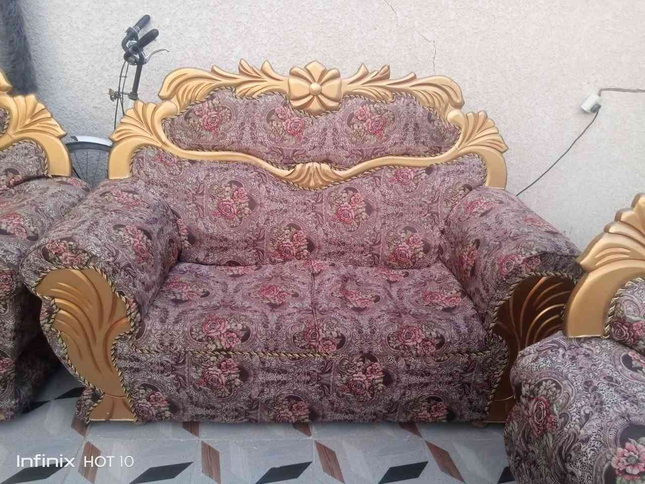 السلام عليكم يوجد تخم نضيف
3 اصقار و2 وسط 1 دابل اكبر منهن بشويه 
السعر 200 وبي مجال 
المكان تكريت القادسيه قرى وردي 
للاستفسار الاتصال ***********
