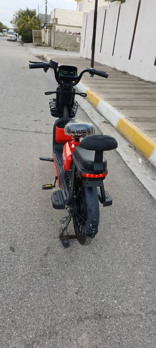 السلام عليكم
دراجه حجم 20
شغاله ونضيفه شركه حيدر النيار 
بطاريات 5 بل شرط 
لايت بگ لايت
اشاير هورن كله شغال 
بلوتوث شغال 
سويج 2 بصمه 2
شاحنه بلاديه نضيفه 
سعر 275 
رقم ***********
