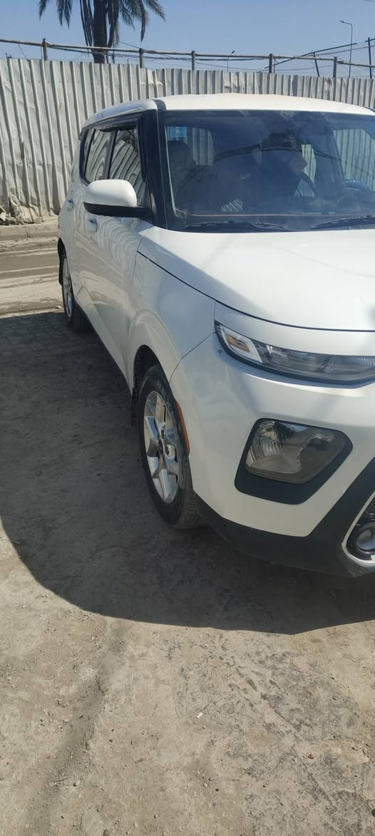 السلام عليكم كيا صول موديل 21 امريكي محرك 2000 دوش بأسمي سنويه 28 السعر 135 وهذا رقمي *********** عنواني بغداد باب الشيخ
