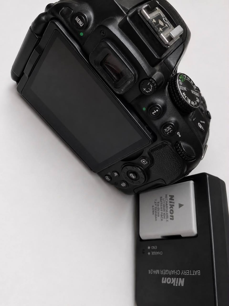نيكون D5300

عدسة 18.55

تدعم wifi و ps

فيديو 1080 مع 60p

ملحقاتها كامله

شاحنه

بطاريه

السعر 450 و بي مجال بسيط


**إذا كنت صاحب هذا الإعلان وتريد حذفه لأي سبب، رجاءا أرسل رسالة إلى الدعم الفني**