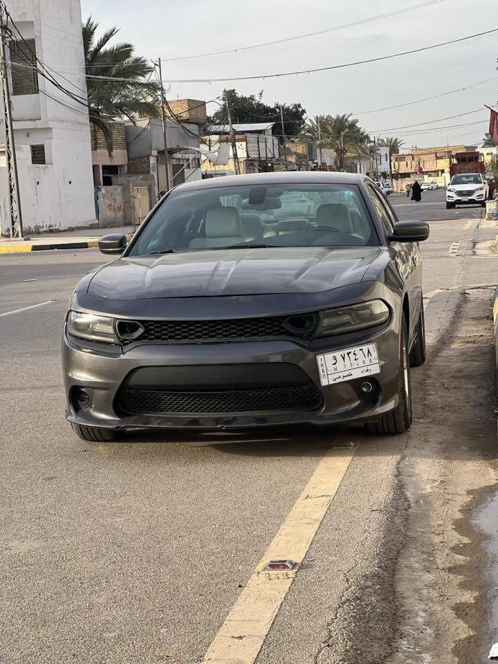 السلام عليكم جارجر موديل 2016 رقم بغداد وارد امريكي قطعتين جاملغ خلفي وباب بدون دواخل وبدون ارباك وبيه مكانين رش مقدار شبر مكينه 3600مكفوله كير مكفول حداديه امامي خلفي جديده سياره مال بيت ما بيه نقص جاهزه ومواصفاته معروفه السعر ١٦٣ وبيهة مجال مكاني واسط العزيزية ***********
