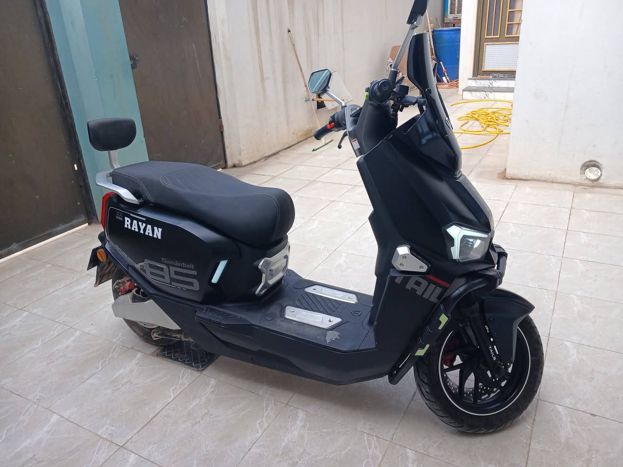 السلام عليكم ..ماطور ريان صاعقه للبيع جدأ جدأ نظيف وعلى ايدي تاريخ الشراء مع وصل شراء بتاريخ 28/6/2025 وبأسمي الوصل..ماشي 33..ومواصفات عالية وبصمة واشتريتو بألف دولار في وقتها تعادل مليون و450......للبيع الان المبلغ المطلوب ( مليون) قابل للتفاوض على ان يرضي الله ورسولة وبدون مضرة..الاتصال *********** وبي واتساب..وشكرأ
