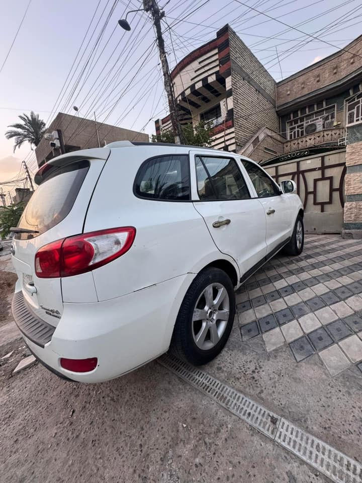 للبيع: 

سنتافي موديل 2009 
بيضاء اللون 
 رقم بغداد 
محرك v6
حدادية نظيفة 
 دواخل نضيفه
تبريد شغال 

للراغبين للشراء الاتصال، على، الرقم ( ***********)
