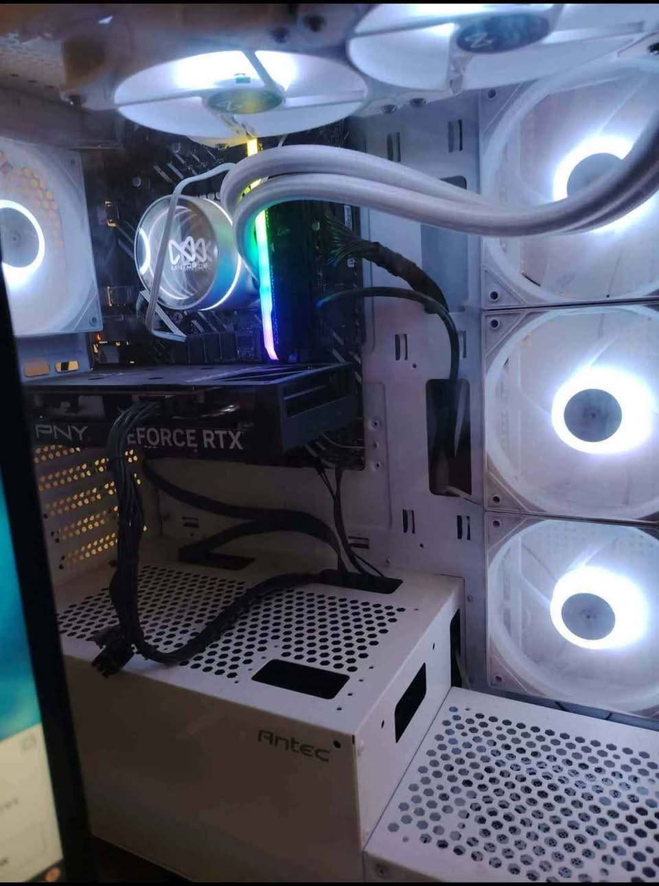 تجميعة PC

‏Core i7-12700F
‏RTX 4060 8GB DUAL FAN
‏RAM 16GB  3200MHZ RGB
‏M.B H610 Asus M.2
‏M.2 240GB
‏SSD 1T
مُبرد مائي
‏COOLER MNTOB LIQUDI COOLER 240ML ARGB WHITE
‏PSU 600W 80+BRONZE FSP HP2 BLACK
‏CASE ANTEC CX300 WHITE 4FAN ARGB GLASS

الملحقات: 
ماوس.  
كيبورد.
شاشة samsung 2k منحنية.

ميز.
كرسي. السماوا, المثنى


**إذا كنت صاحب هذا الإعلان وتريد حذفه لأي سبب، رجاءا أرسل رسالة إلى الدعم الفني**