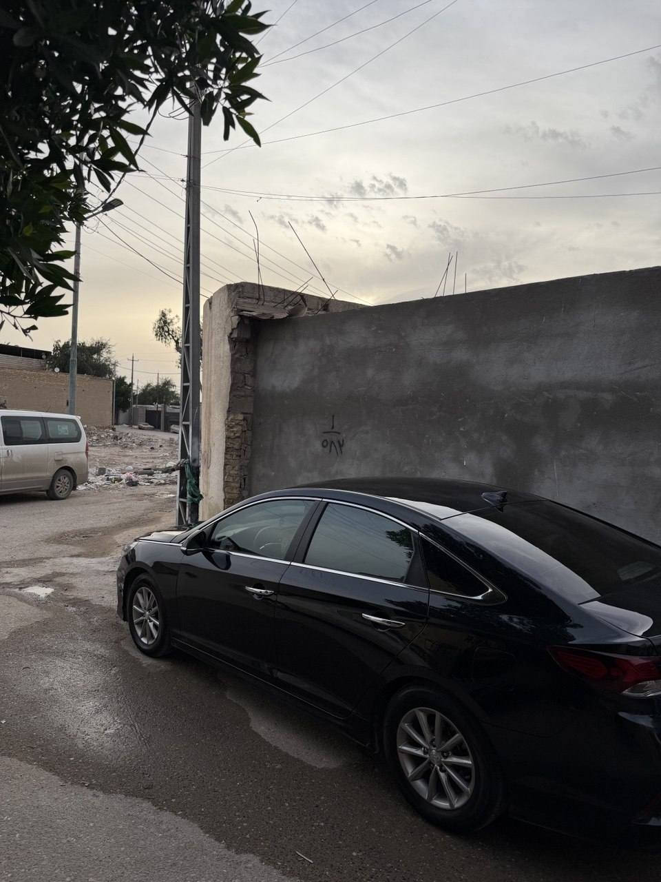 سلام عليكم سوناتا موديل 18 وارد امريكي للبيع سيارة جاهزة من كلشي مابيها اي نقص محرك كير خير من الله تايرات جدد تخم كامل حداديه جديده كلشي جاهز تبريد ما شاء الله خير من الله السيارة بيها 3قطع 
فول مواصفات ماعدا الفتحه 
بصمة 
رادار جانبي 
مثبت سرعة 
كامره خلفيه 
حساس تاير 
كشن كهربائي 
كشن تدفئة 
مانع نزلغ
وبعد بيها مواصفات 
السيارة بسمي رقم بصرة الجديد هزه جديده 
تحويل يوم ثاني 
العنوان البصرة 
السعر 137 وبي مجال
رقم الهاتف (***********) ابو الخصيب, البصرة
