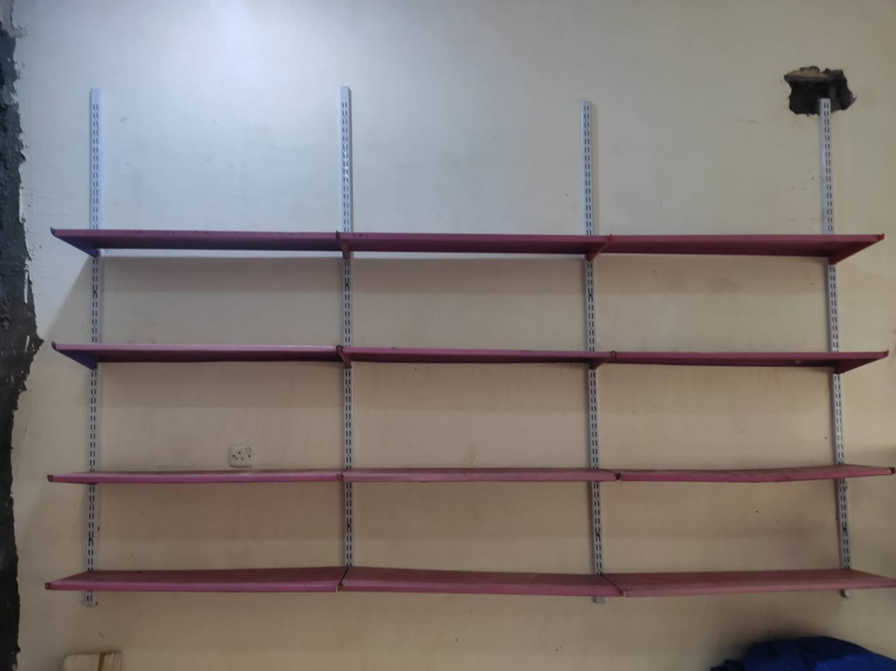 غراض للبيع ميازة ورفوف قيم  وخذ  وهذا رقمي *********** مكلف بانشر
