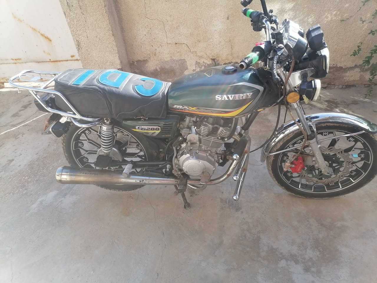 السلام عليكم سيفان ٢٤ للبيع أوراق كامله دراجه خير من الله سعر ٥٥٠ وبيها مجال مكاني صويره ***********
