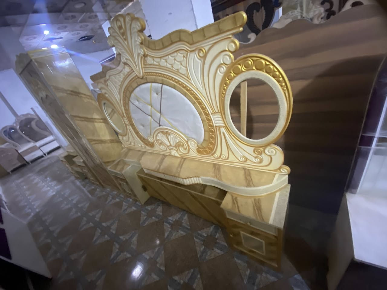 سلام عليكم غرفه صاچ تكمه نضافه 100/100تخبل جديده مكان الرحمه قرب شارع ابورسول
***********
